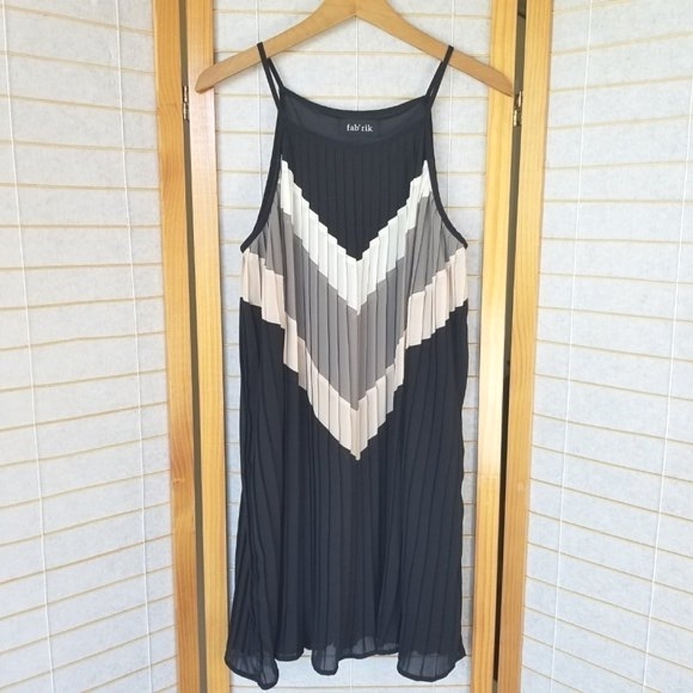 Fab'Rik Silky Color Block Cocktail Dress Size Small Plisse' Pleated A-Line